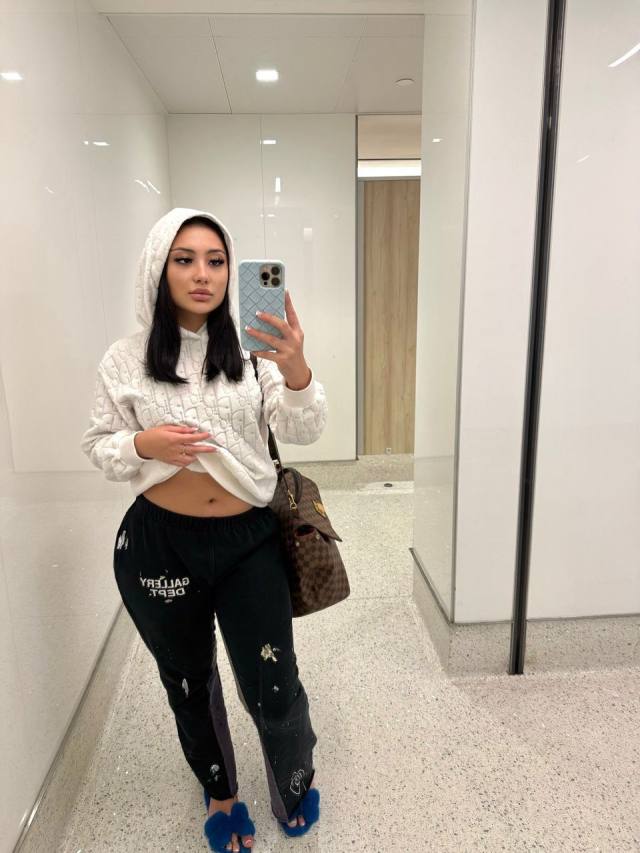 IF YOU’RE GENUINE AND LOOKING TO CONNECT, SEND ME A MESSAGE I’D LOVE TO CHAT
