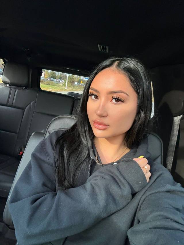 IF YOU’RE GENUINE AND LOOKING TO CONNECT, SEND ME A MESSAGE I’D LOVE TO CHAT
