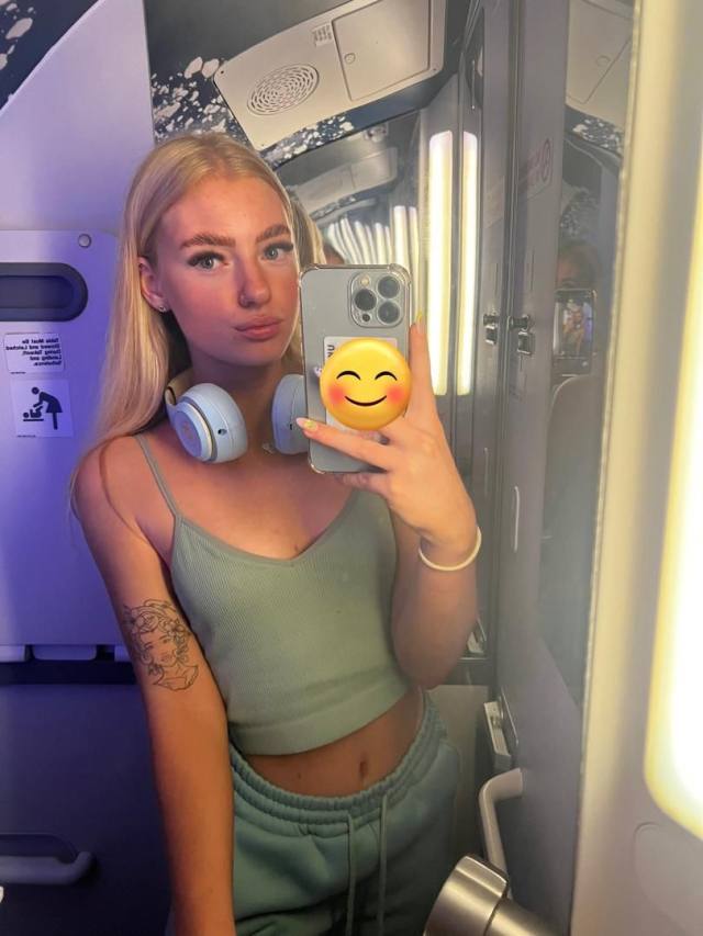 Hit me up if you’re looking for something hot 🥵 and wet as fuck 💦