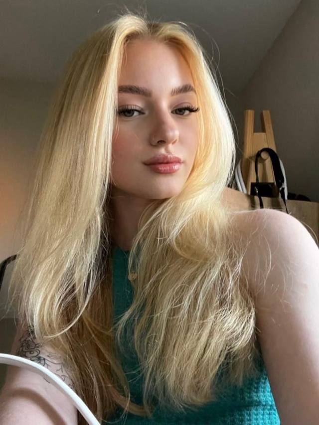 Hit me up if you’re looking for something hot 🥵 and wet as fuck 💦