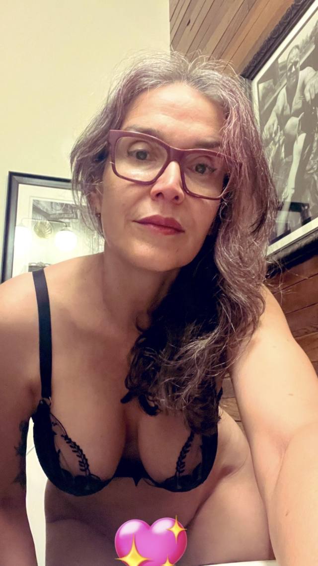 I GIVE THE BEST DISCREET AND RELAXING FULL NURU MASSAGE MOMENT. IM AVAILABLE FOR INCALL AND OUTCALL