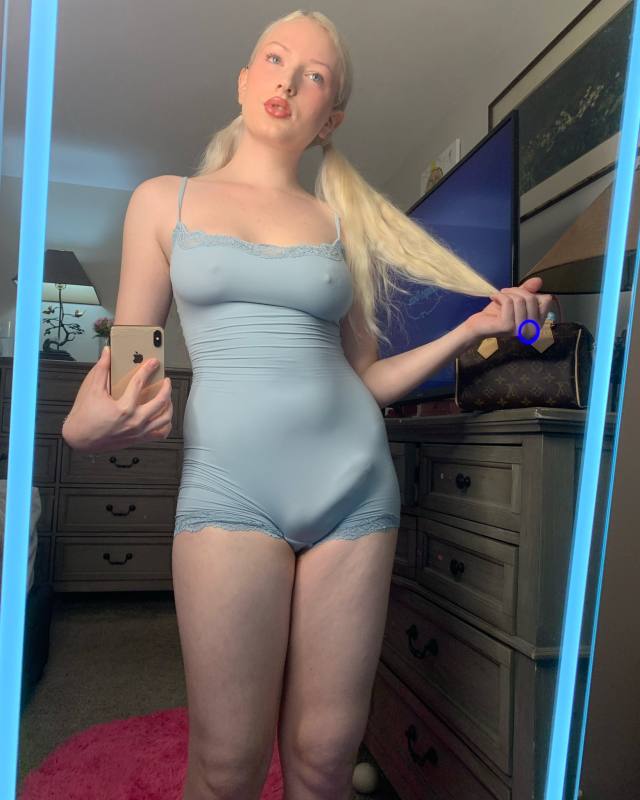 Are blonde trans girls your type?🤭would you fuck a trans girl ? 👅Am down and ready to fuck , both top and bottom or sexting ,