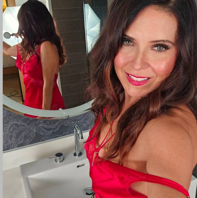Independent hot 🥵 mom available for 😍 Massage Therapist🔥🔥Nuru Body Massage😋For a limited time🔥🥵 text me :5737895218