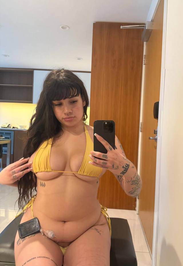 i’m very much available for Hookup, i Sell all kinds of Drugs and Weed!I