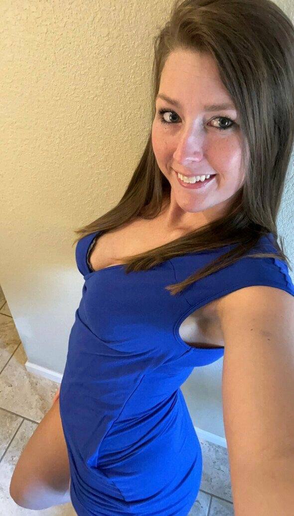 AM AVAILABLE FOR 24/7 WANT A GUY TO  EAT MY SWEET JUICY PINKY PUSSY OUT 🥺💋
