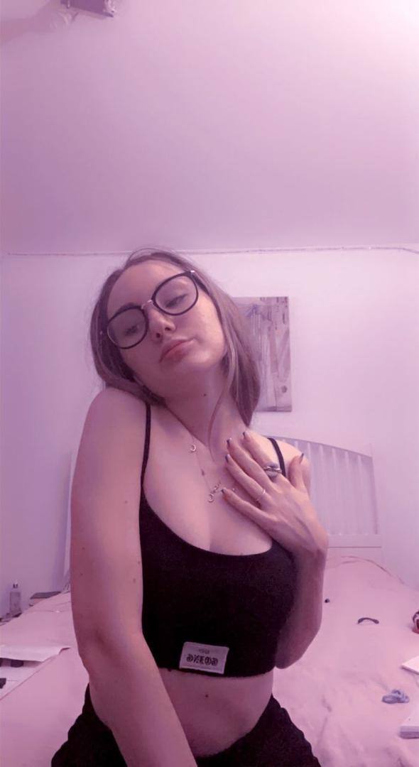 NO PAYMENT REQUIRED- SEXY SINGLE MOM AVAILABLE FOR MEET AND FUCK AS LONG AS YOU KNOW HOW TO USE YOUR DIVK 🍑🍑💦💦