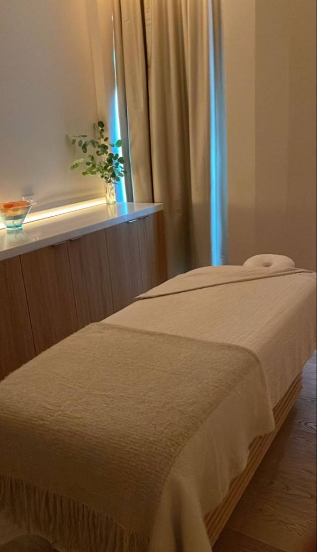 I'm a professional massage therapist, I help in reducing pain, muscle soreness and muscle tension, for an heavenly relaxation