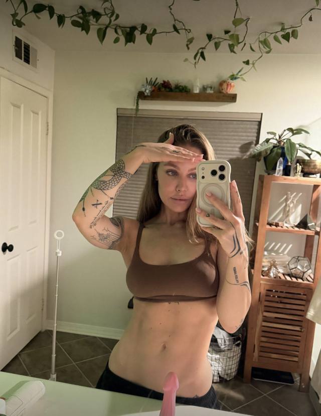 NO PAYMENT REQUIRED-SEXY SINGLE MOM AND LOOKING TO HAVE FUN I'm a sexy mom of two kids. A single mom and I'm very horny 🍑🍑💦