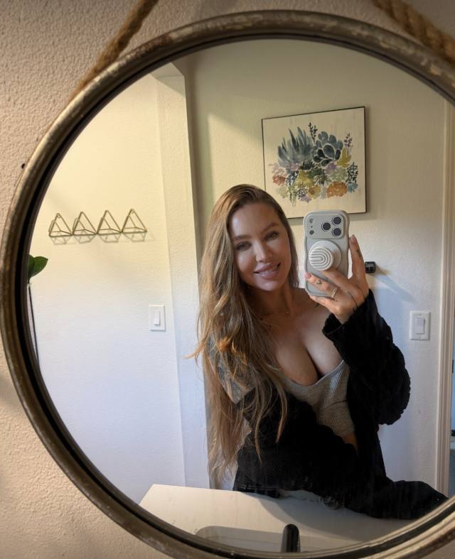 NO PAYMENT REQUIRED-SEXY SINGLE MOM AND LOOKING TO HAVE FUN I'm a sexy mom of two kids. A single mom and I'm very horny 🍑🍑💦