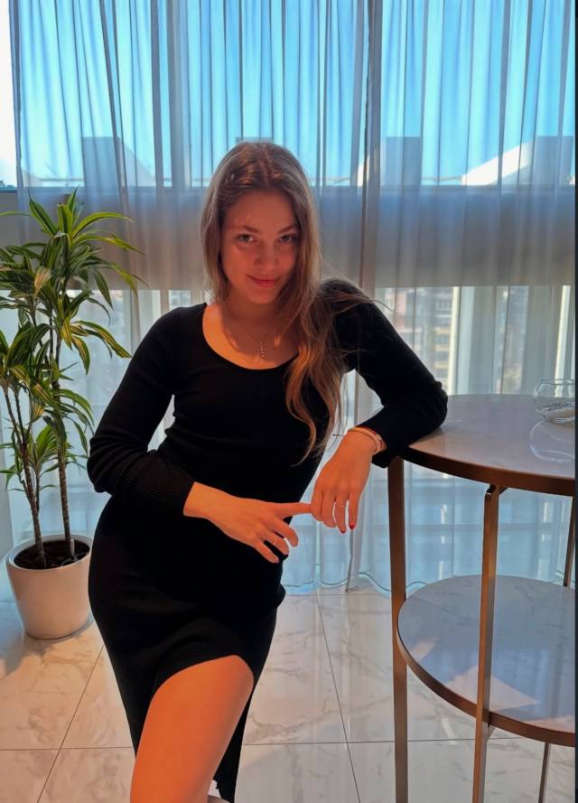 A saucy , stylish beauty with irresistible lips 👅. Intimacy and compassion available.