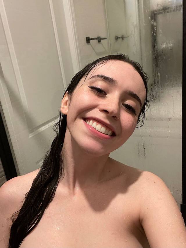 I’m available for hook up 🆙 ready to serve with an unforgettable experience