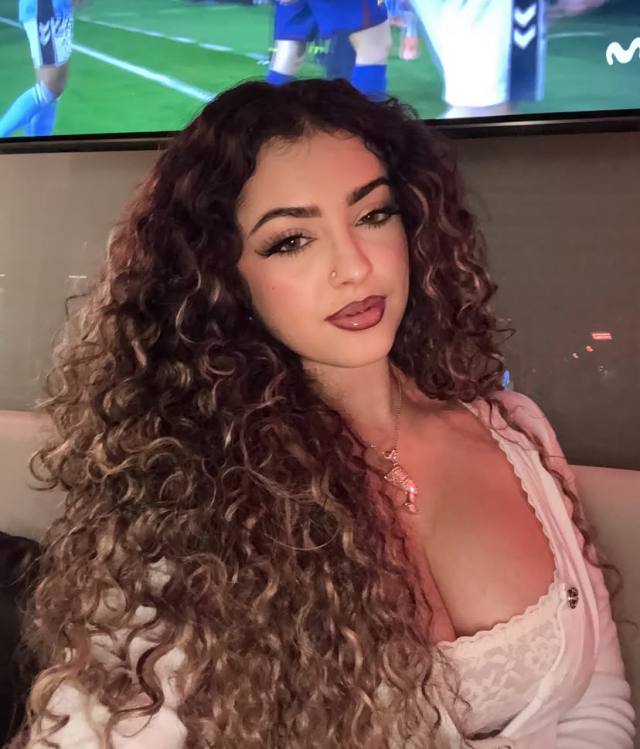 I am available for valentine fun