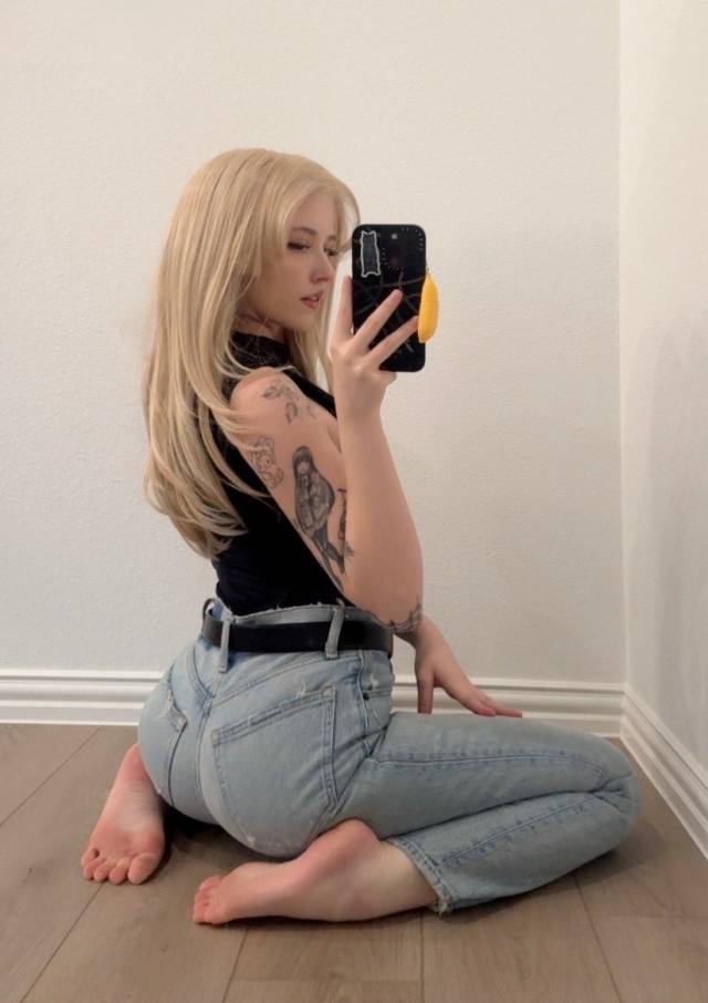 Hey it’s Megan and I am available tonight so hit me up 🍆🍑💦