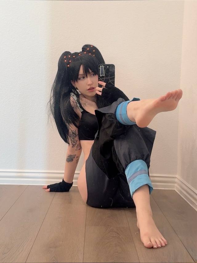 Hey it’s Megan and I am available tonight so hit me up 🍆🍑💦