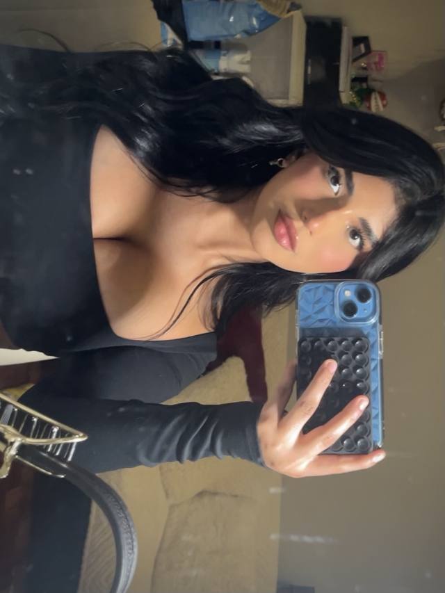 Looking to meet someone 😘