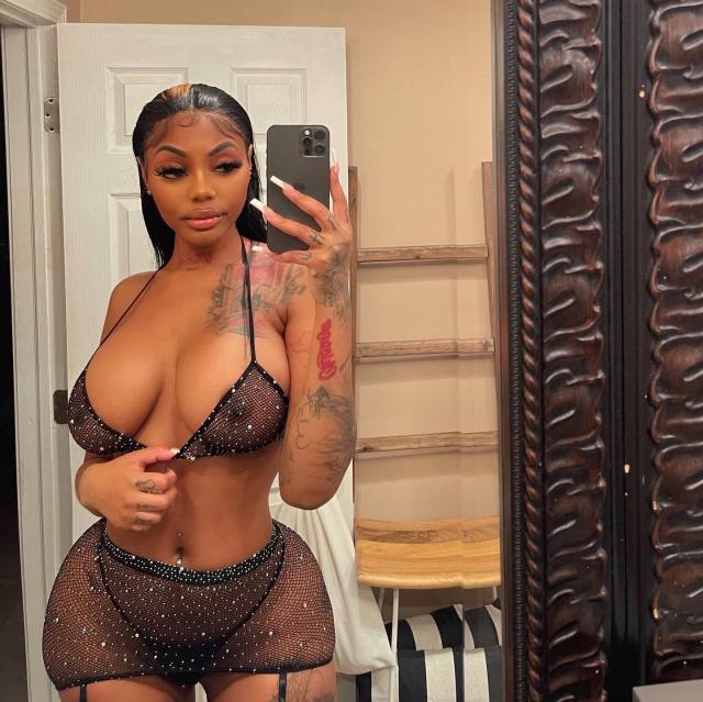 I'm Available For Hookup and Down to Hangout I'm into massage,boundage, Blow Job, I'm good in sucking dick Use me as you doll