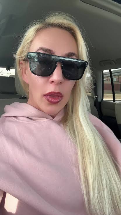 Confident Sugar Mommy Seeking a Worthy Gentleman