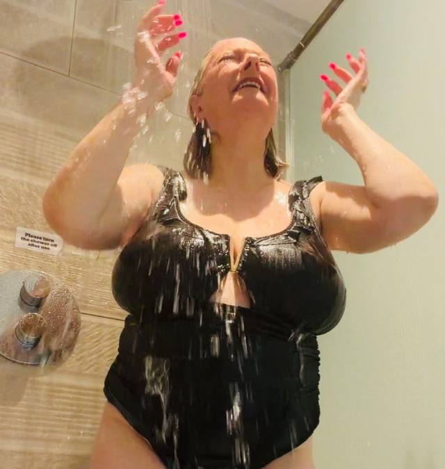 Hello, I’m a 50-year-old licensed massage therapist offering professional massage services. I provide relaxing full-body mass
