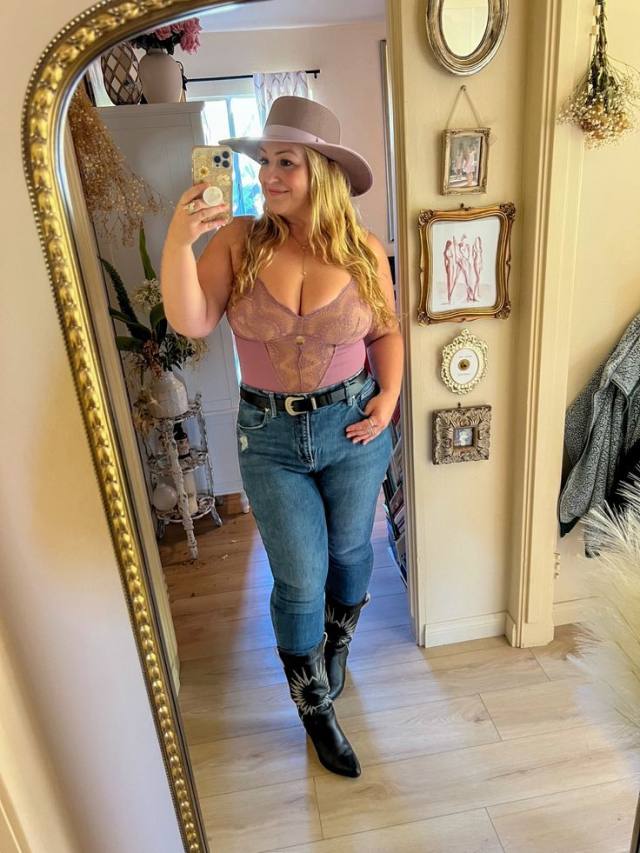 Classy Lady Seeking a Genuine Companion