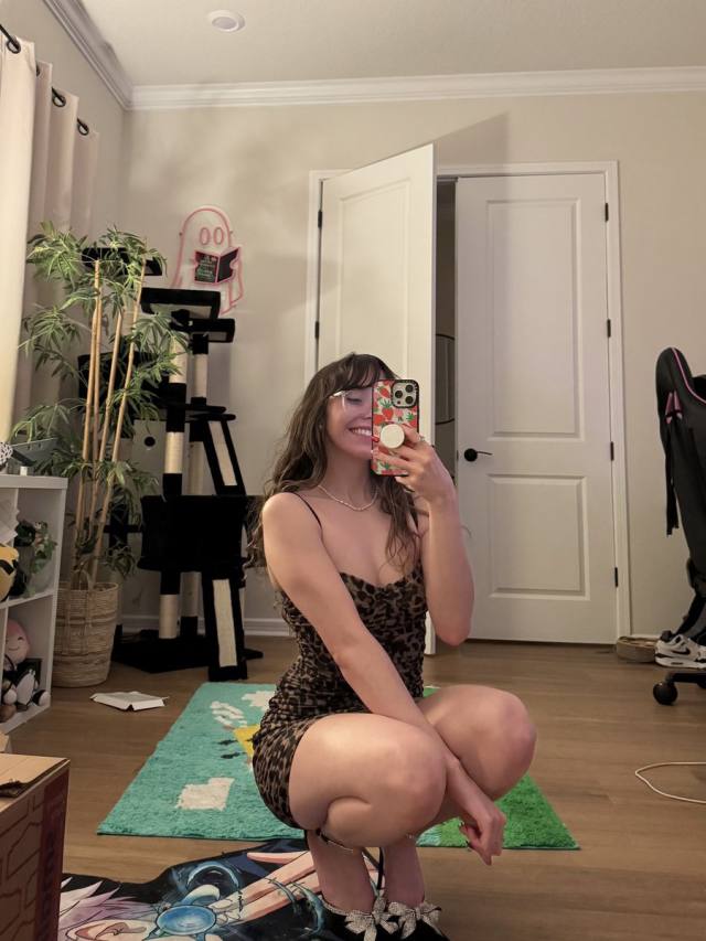 Hey baby 💕 I live alone in my apartment, You can come to my apartment or anywhere you like 💕iam 1OO% Real,Young,Sexy