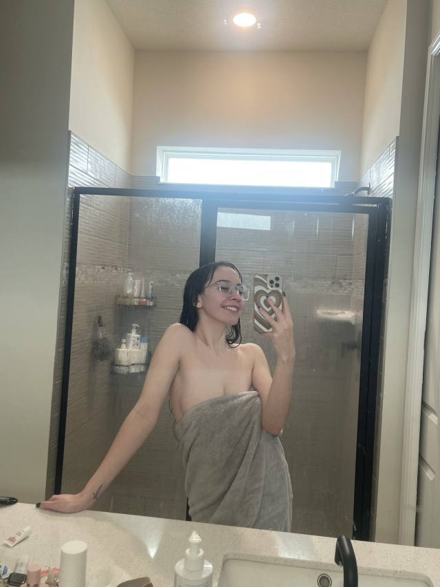 Hey baby 💕 I live alone in my apartment, You can come to my apartment or anywhere you like 💕iam 1OO% Real,Young,Sexy