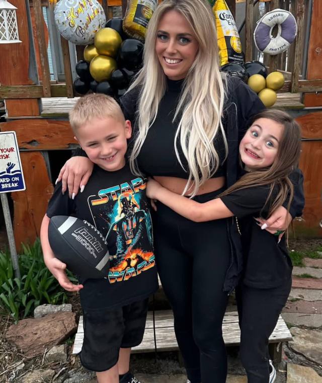 I’m Married With 2 Kids & My Husband Went For A Business Trip & I Need A Man To Come Fuck Me While Husband Traveled