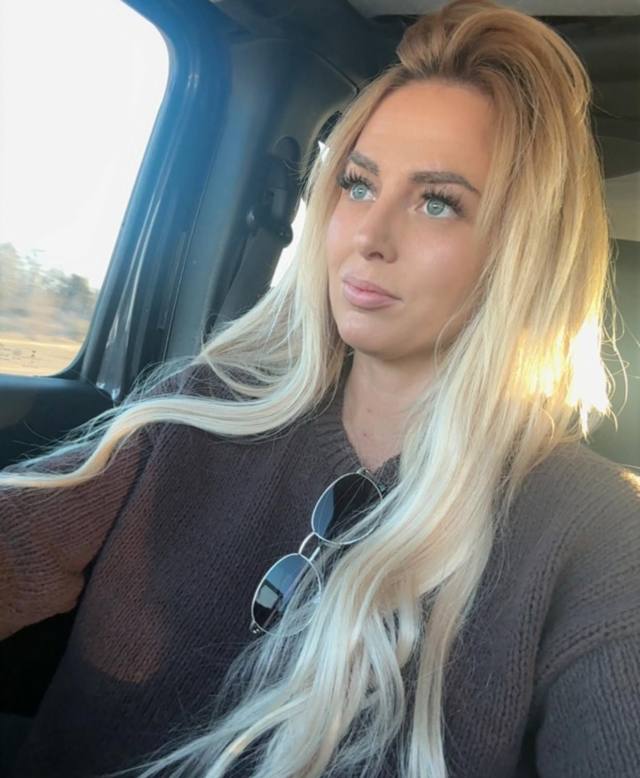 I’m Married With 2 Kids & My Husband Went For A Business Trip & I Need A Man To Come Fuck Me While Husband Traveled