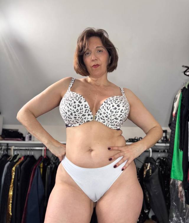 47 years old PROFESSIONAL, INDEPENDENT, MATURE MASSEUSE, I OFFER ALL KINDS OF MASSAGE\HAPPY ENDING TO YOUR BEST SATISFACTION