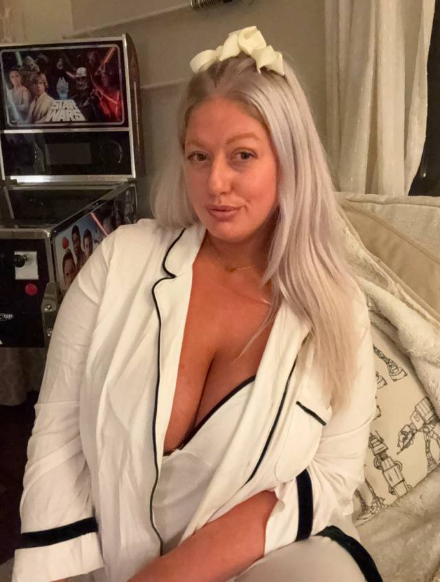 I'M ELIZABETH JOY RYDER, A SPECIALIST & LICENSED MASSAGE THERAPIST CATERING TO MEN WHO NEED A PROFESSIONALMASSAGE IN A PERFEC