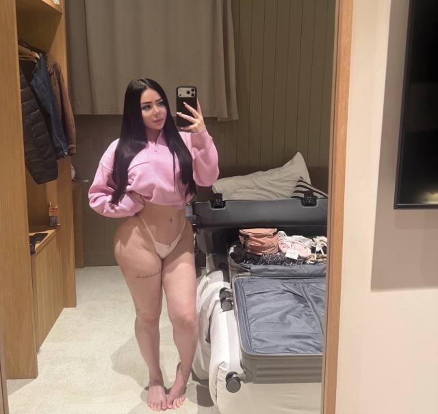 Check me out baby, I’m sexy and extremely naughty 🍑🍑😜😜
