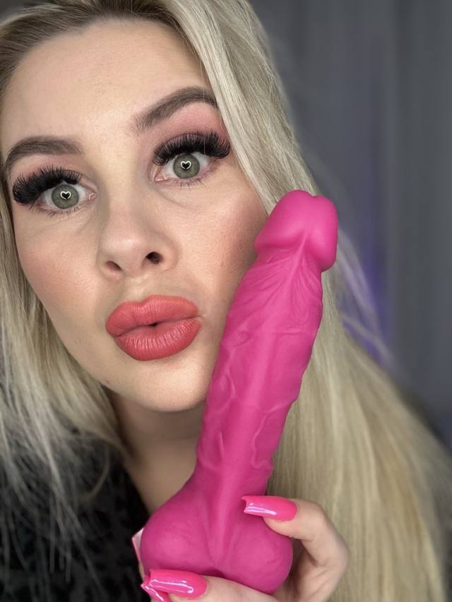 I accept payment in person also in upfront , +1 (667)473-3213 or add me on telegram: @Trixmo 😍 IM READY FOR U 💐🍭