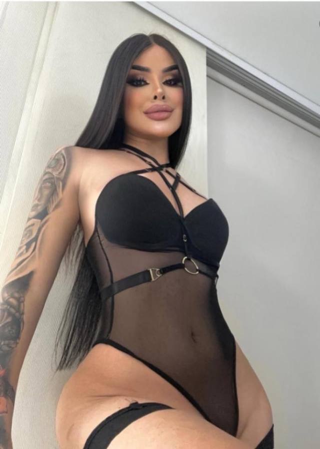 ✨ Your Luxury VIP Companion – Esther Williams ✨