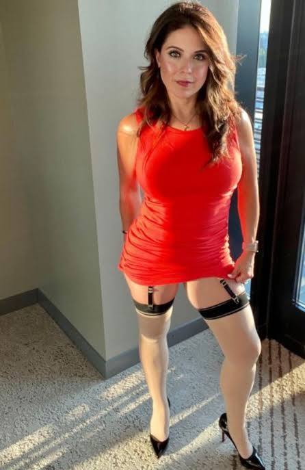 Hot Milf 👅💦🍑 available to meet up💦🍑real pics no bs!