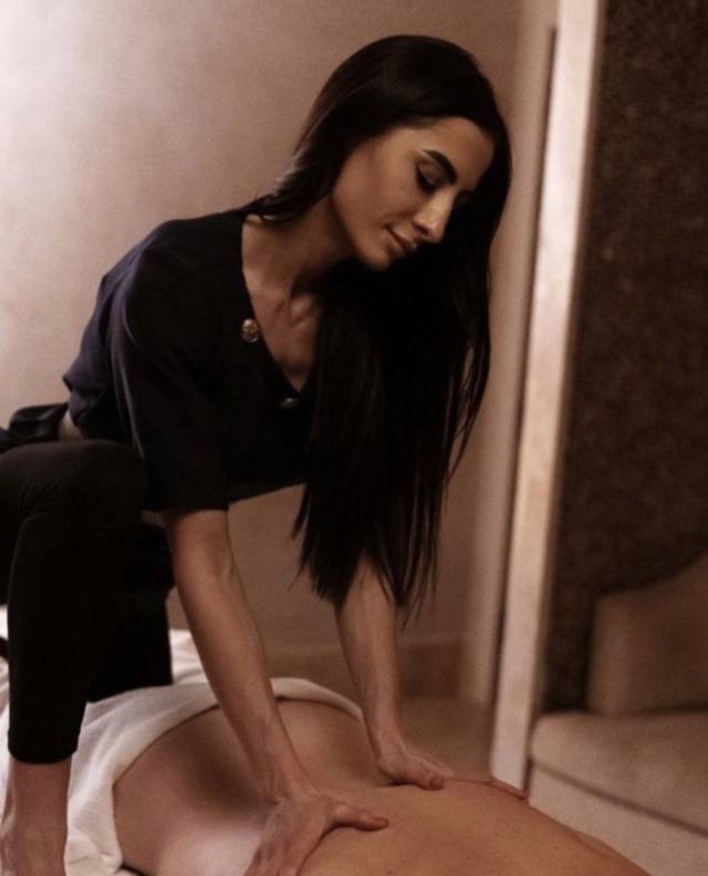 LICENSED MASSEUSE