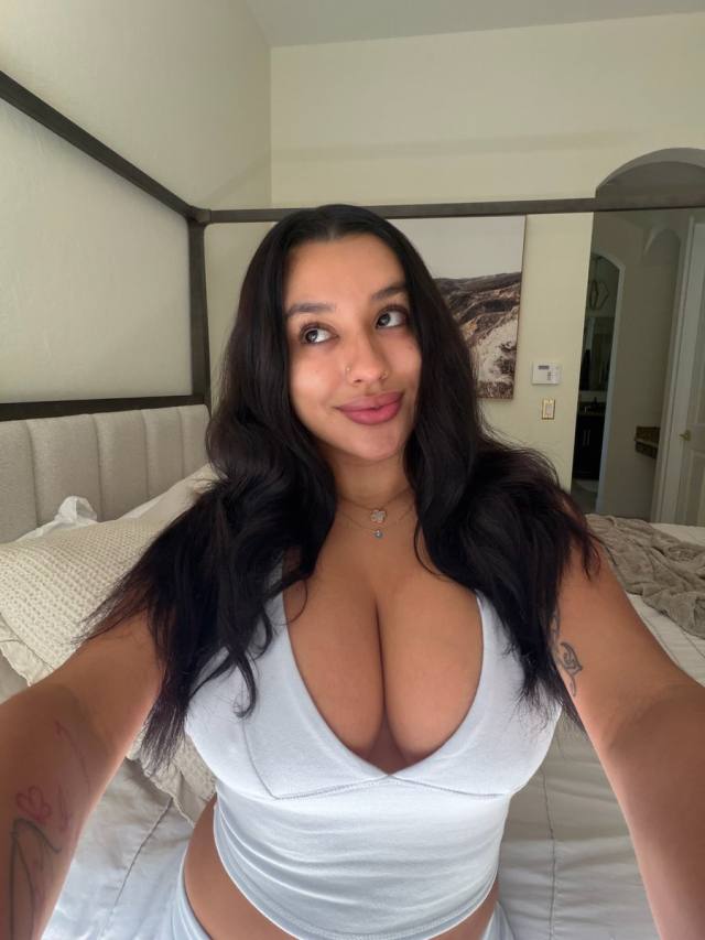LATINA AT YOUR SERVICE