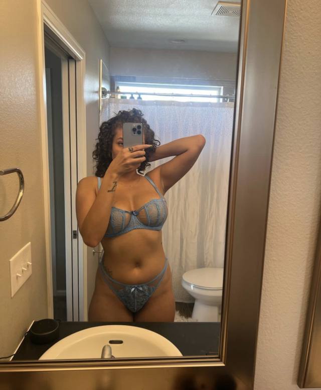 HOOKUP,Massage,Stripping,and sell NUDES Outcall/Incall 24/7 active text me on +13372920828  or snap @ mideaccesso2025