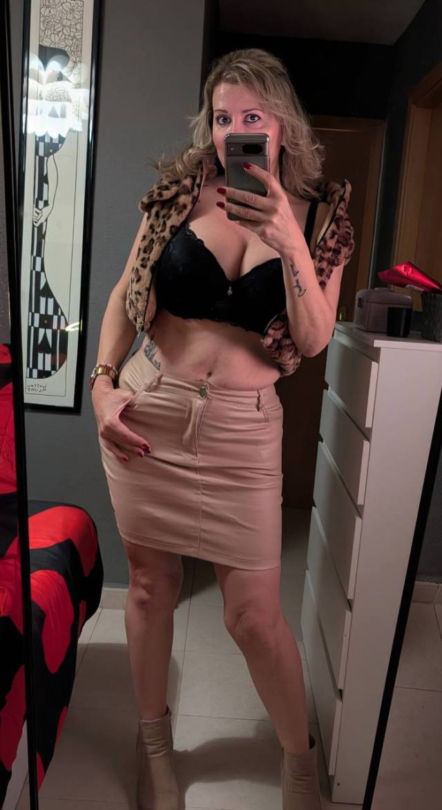 NEW IN TOWN FOR THOSE CRAVING SENSUAL TEASE,FOREPLAY,KISSING,69,BAREBACK,FULFILL FANTASIES,FETISH & KINKY DESIRES,MASSAGE💋