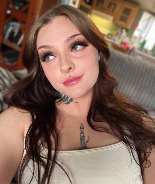 DOWN FOR HOOKUP AND ONLINE FUN RIGHT NOW….ADD UP MY TELEGRAM @Lorab091