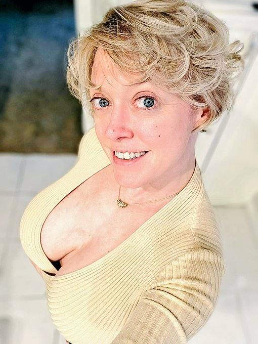 DISCREET AND FUN