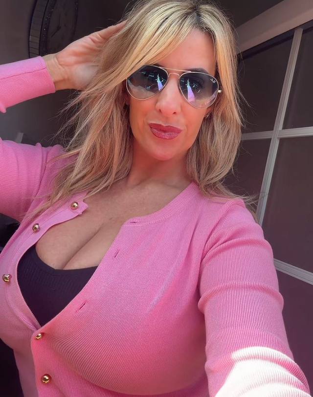 I’m KELLY…. Verified professional and licensed independent Genuine. Exclusive. I value class, privacy, and meaningful connect