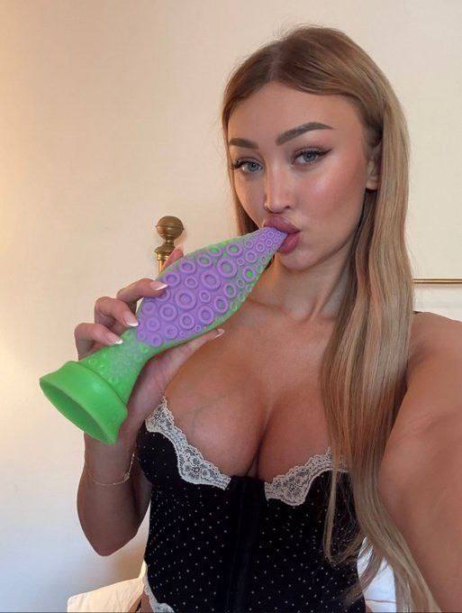 It’s naughty time papi 💦🍆👿
