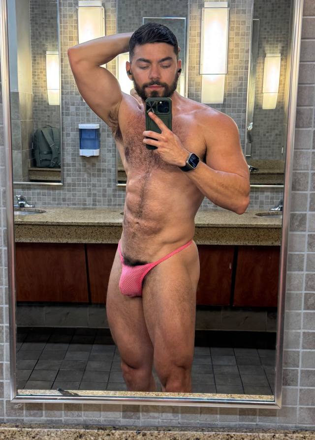 TOP/BOTTOM. Fuck Buddy, Massage, Party & Good Time with Big Dick Energy