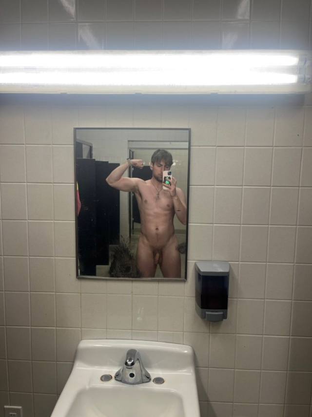 Male Escort 🏳️‍🌈💦🥵 Looking for Fun? Let’s Connect! 💪