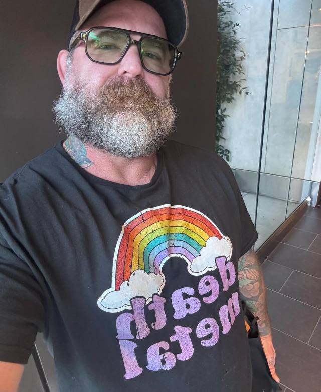 LOOKING FOR A SERIOUS RELATIONSHIP