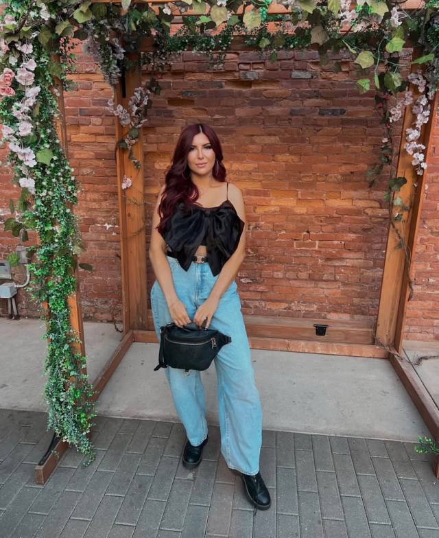 I think you need to know am married with two kids ,husband is on a business trip and wont be back till the end of the year, h