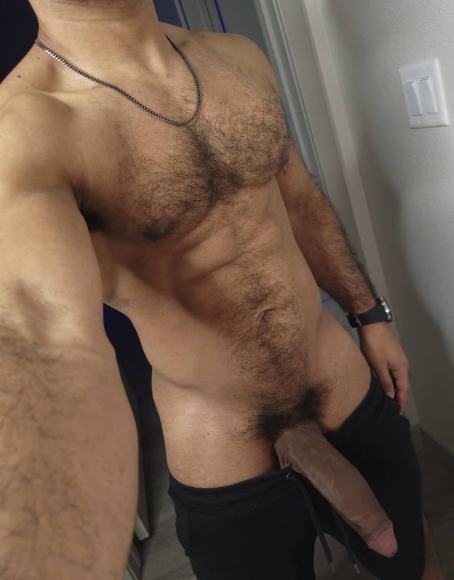 Bi TOP🔞🍆MASSIVE HUNG🍆BI BIG BLACK COCK🍆🔞TOP HERE💯AND A MASSAGE THERAPIST♨️I'M DOWN AND AVAILABLE FOR FUN NOW💯🔞