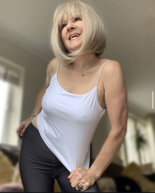 Older sexy lady looking for a loyal , honest and sincere sug@r baby to spoil beyond expectations