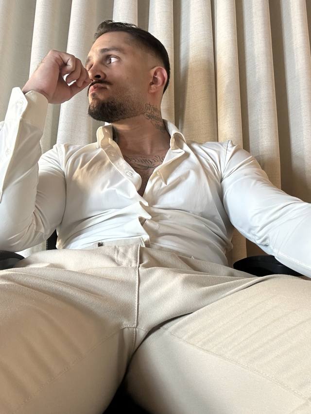 I’m down for hookup services and sex fun 24/7. Book a session to experience a mind blowing treatment.