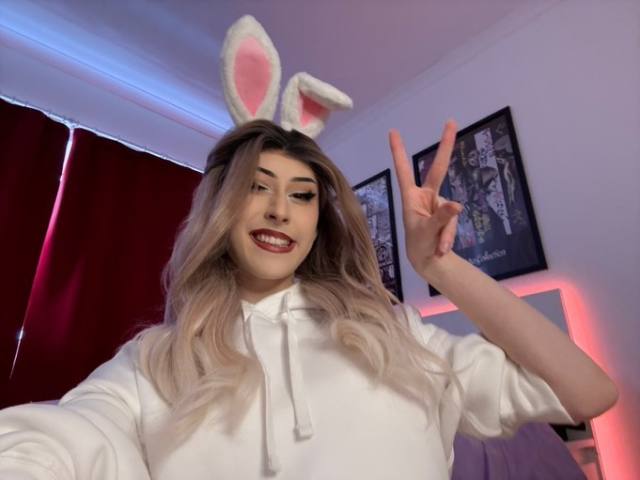 I’m available for meetups and I sell Coke!  Telegram @naughtyolympia1 Snapchat me @sweetandbeast.🔥🍑