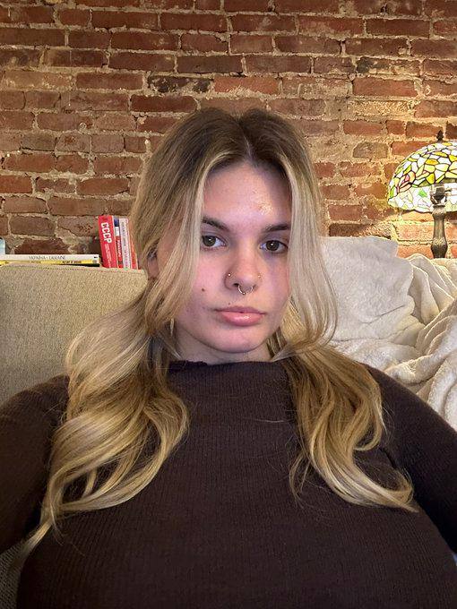 A LOYAL AND HONEST SUB/SLV THAT KNOWS HOW TO SERVE AND TREAT A GODDESS LIKE ME IS NEEDED!!!